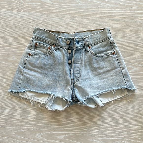 Women’s Levi’s Denim Shorts - Great condition - Intentional distress - Picture 1 of 13